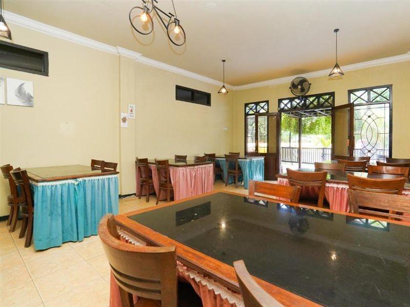 Pamekasan Oyo 2715 Hotel Madinah Syariah מראה חיצוני תמונה