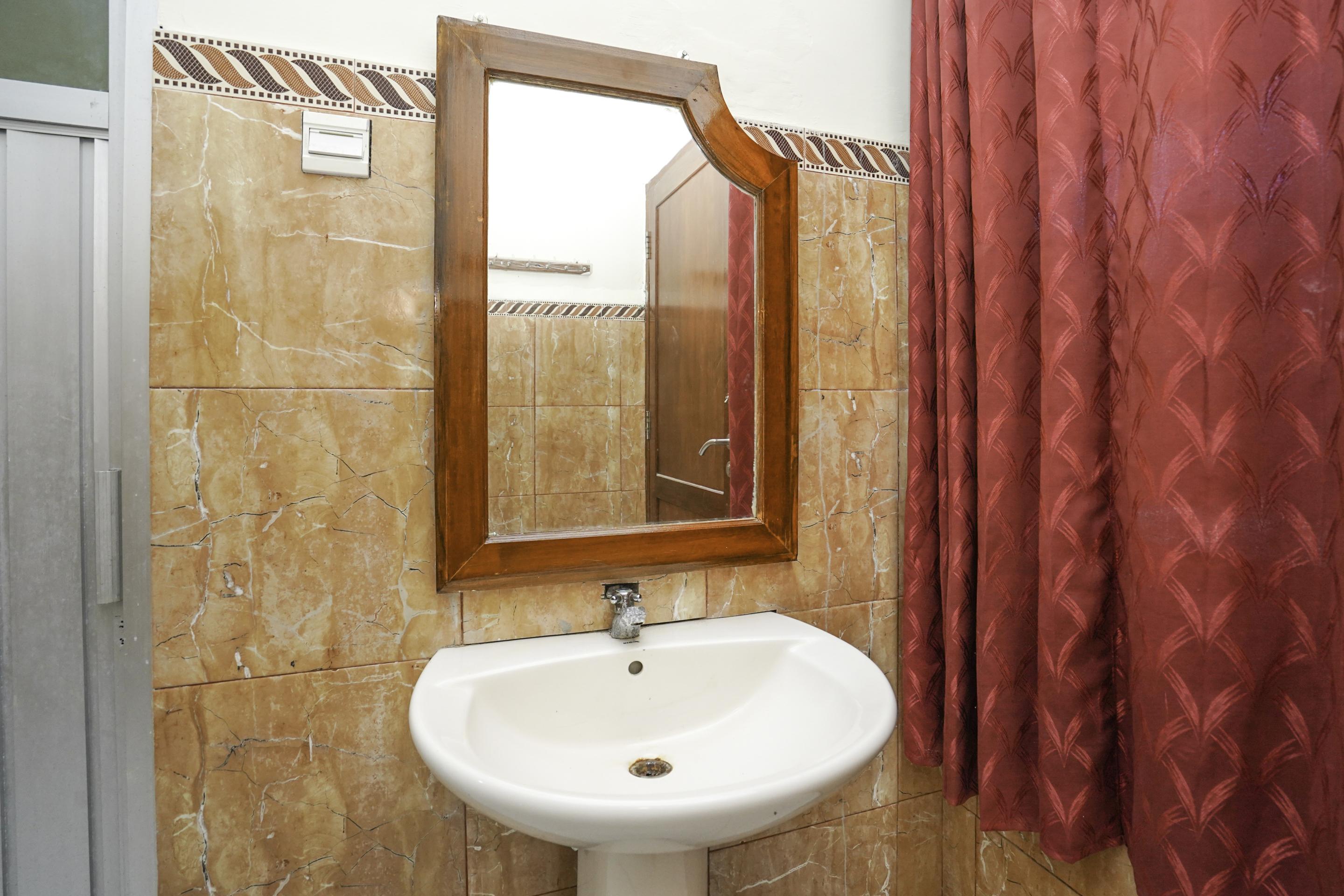 Pamekasan Oyo 2715 Hotel Madinah Syariah מראה חיצוני תמונה