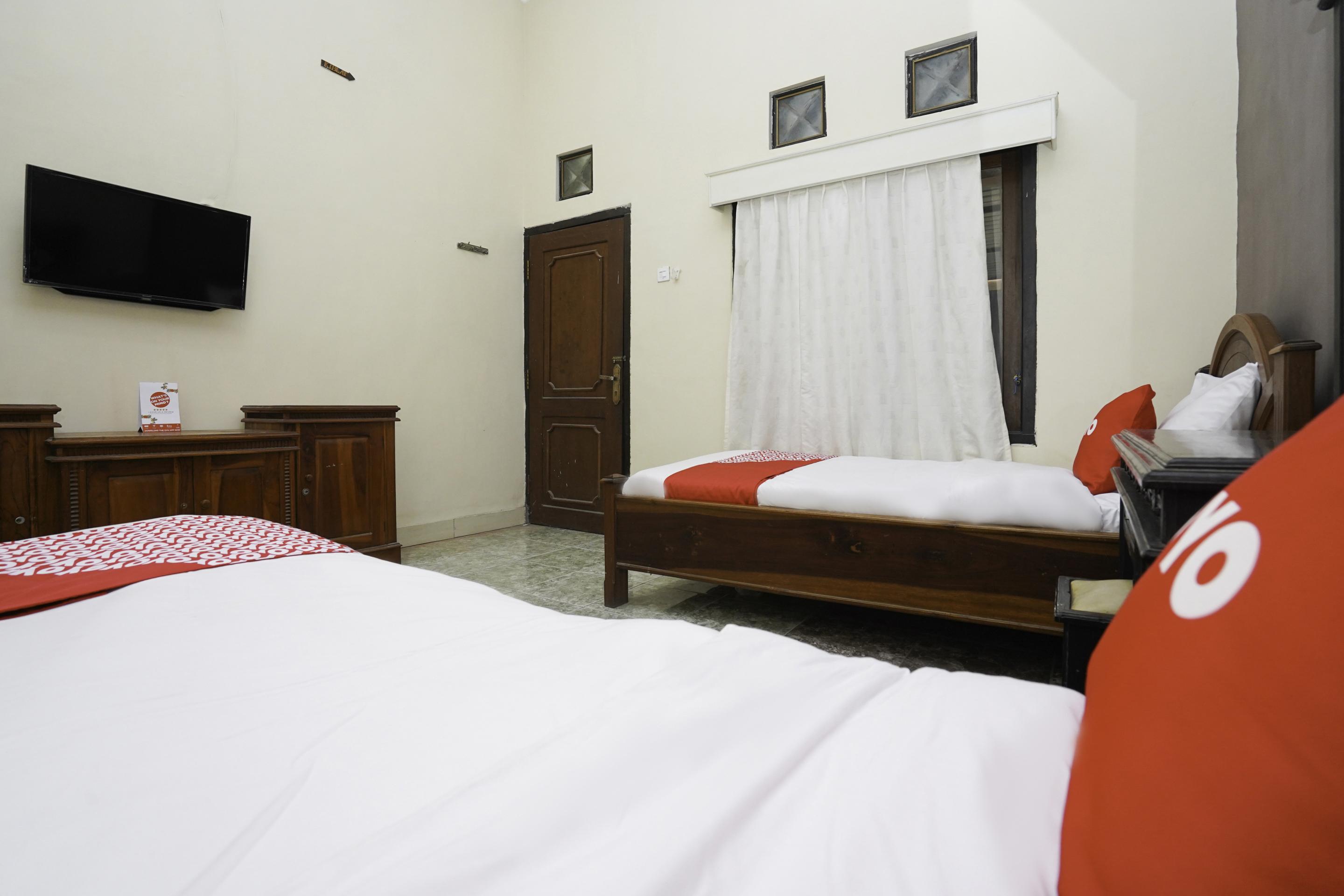Pamekasan Oyo 2715 Hotel Madinah Syariah מראה חיצוני תמונה