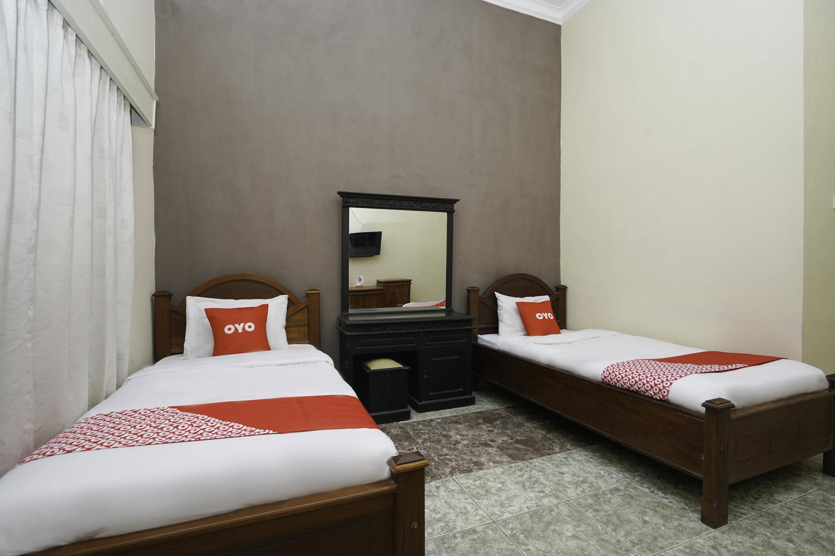 Pamekasan Oyo 2715 Hotel Madinah Syariah מראה חיצוני תמונה