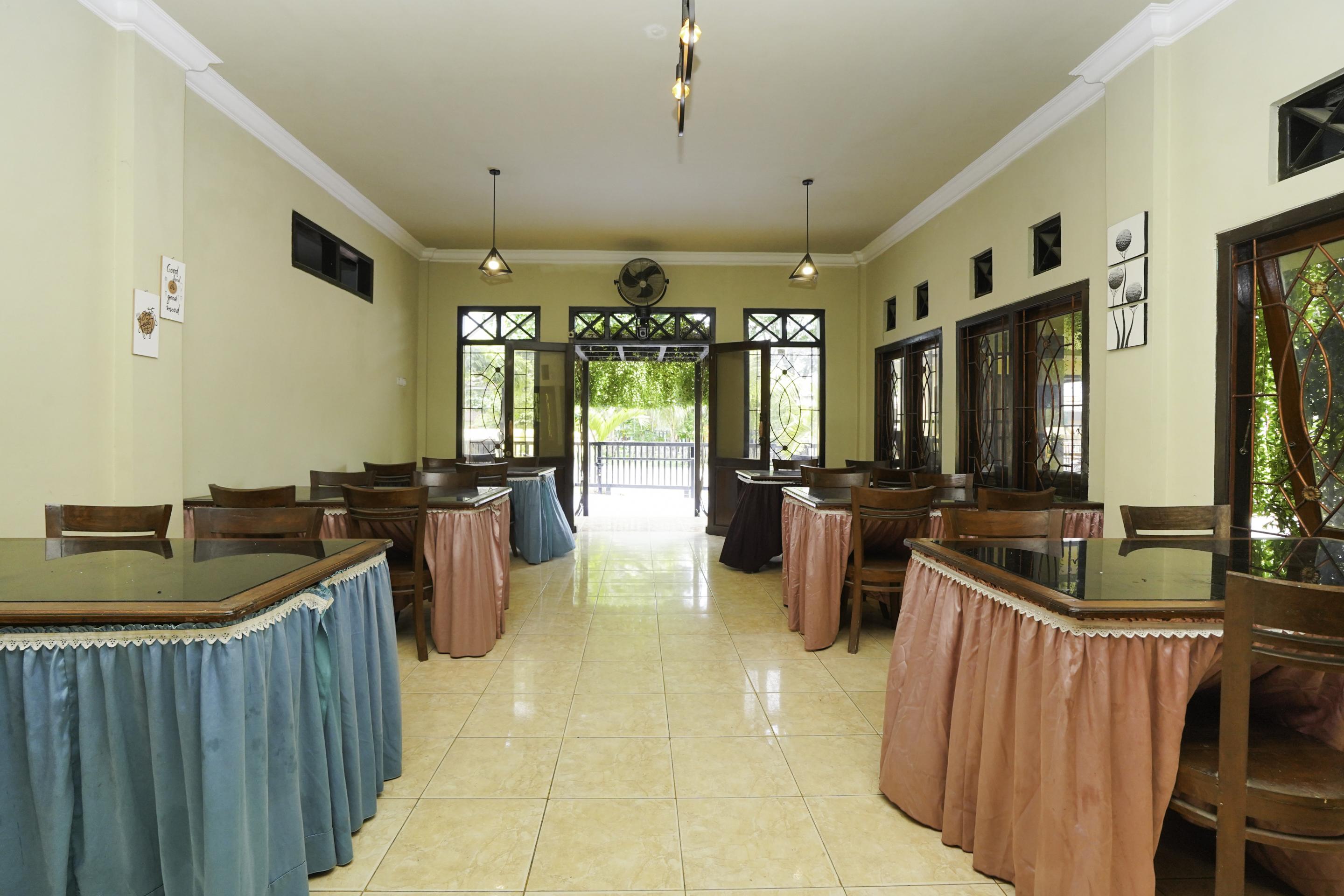 Pamekasan Oyo 2715 Hotel Madinah Syariah מראה חיצוני תמונה