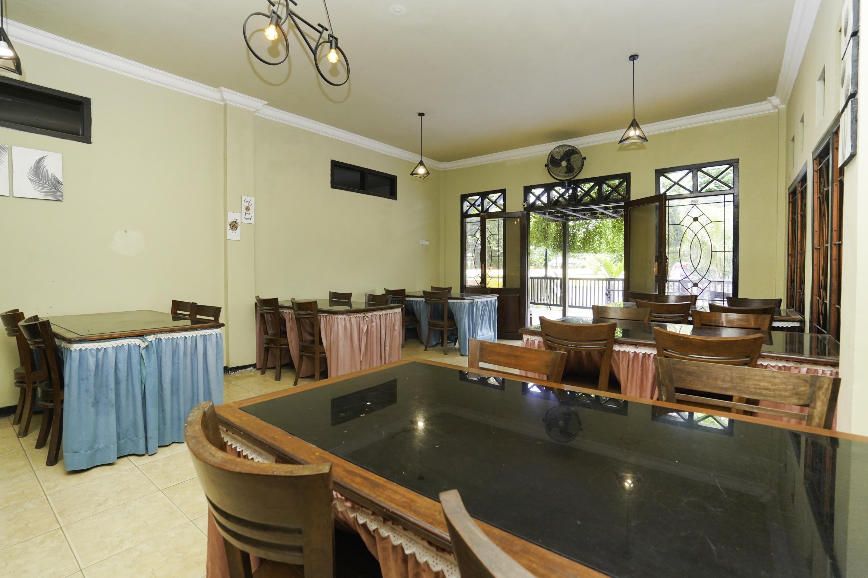 Pamekasan Oyo 2715 Hotel Madinah Syariah מראה חיצוני תמונה