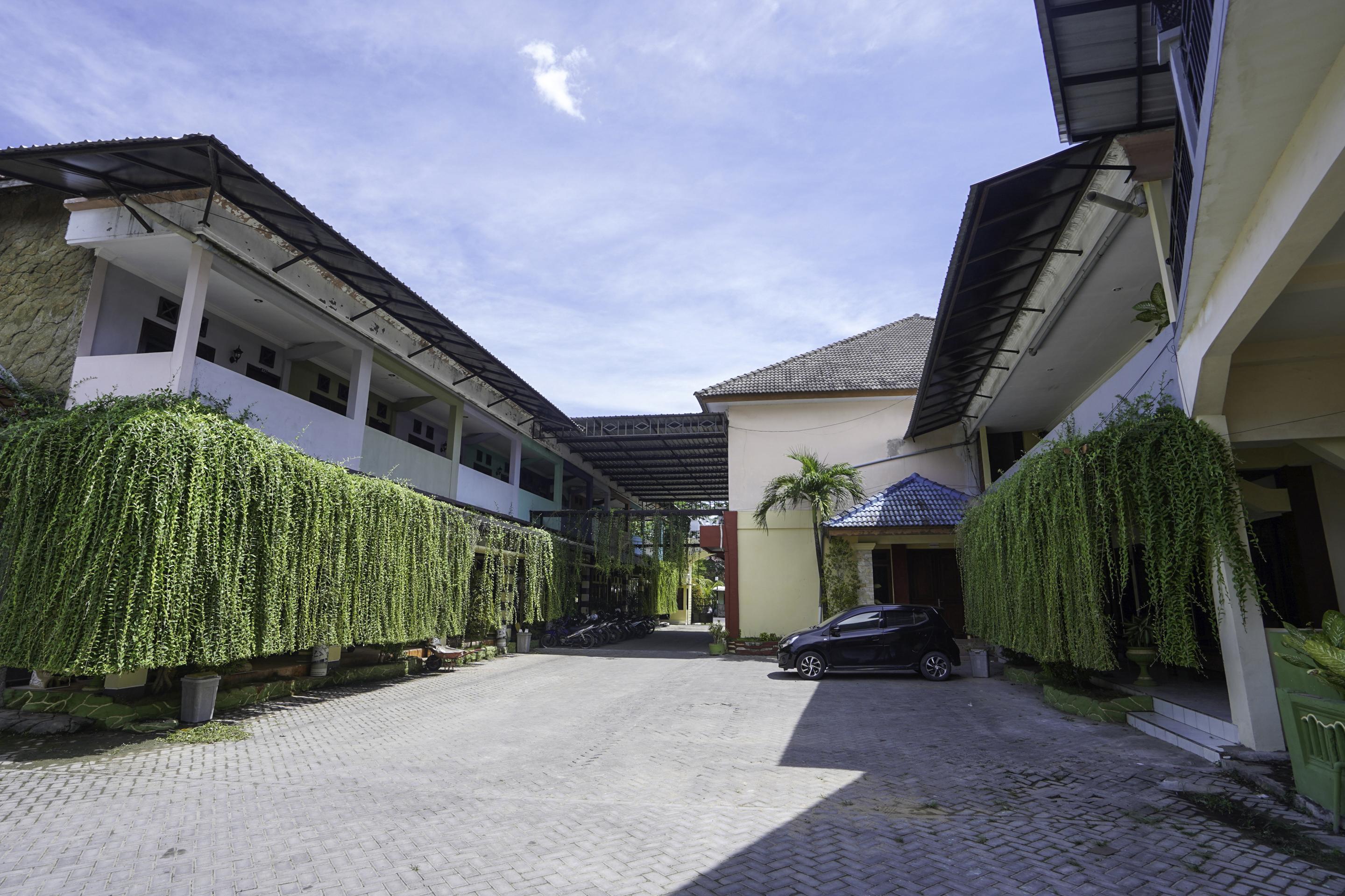 Pamekasan Oyo 2715 Hotel Madinah Syariah מראה חיצוני תמונה