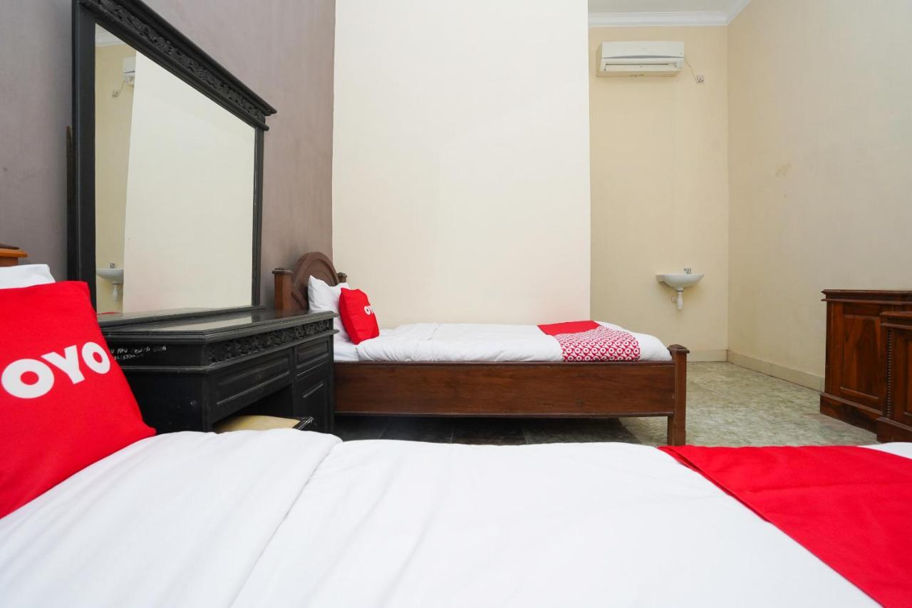 Pamekasan Oyo 2715 Hotel Madinah Syariah מראה חיצוני תמונה